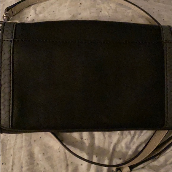 Guess purse - Picture 2 of 3
